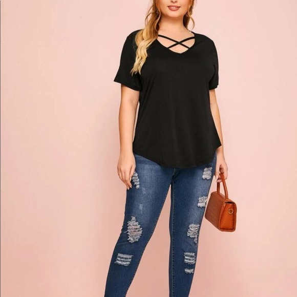 Plus size crisscross blouse - Picture 8 of 10